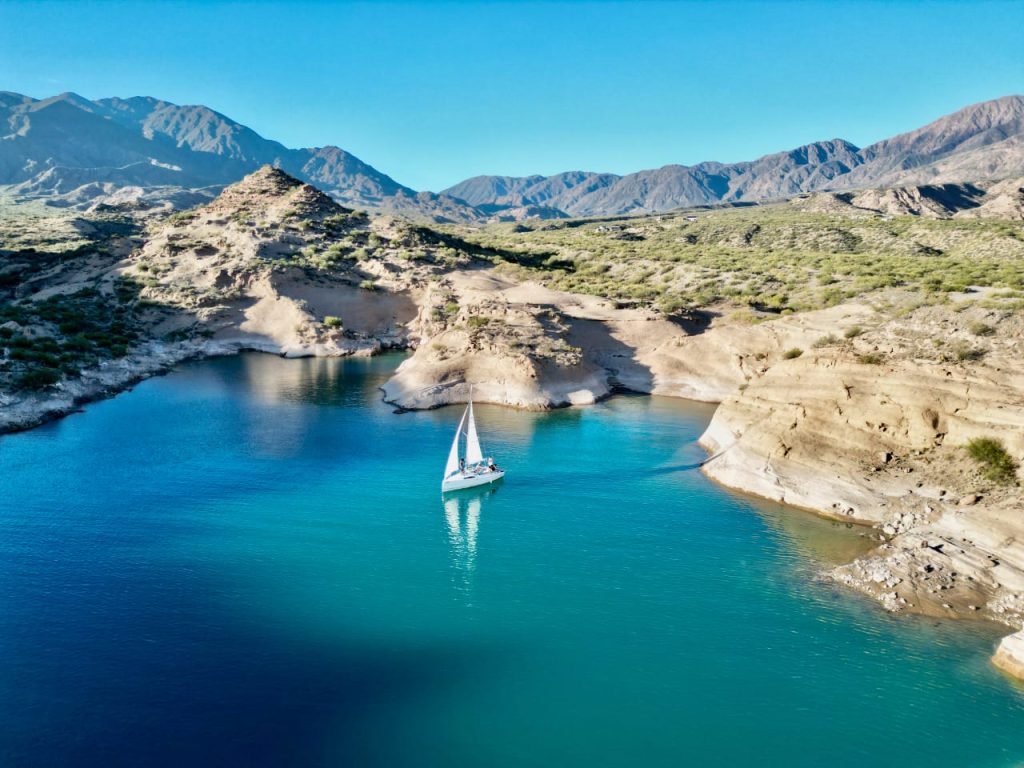 Velero en Dique potrerillos